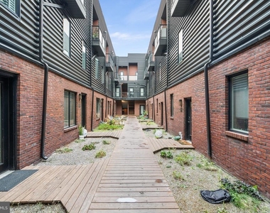 2007 Philip Street N - Photo Thumbnail 1