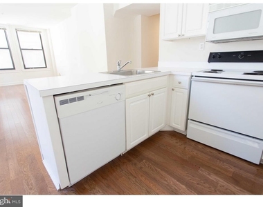 1411-3 Walnut Street - Photo Thumbnail 9