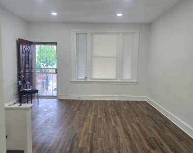 724 W Wingohocking Street - Photo Thumbnail 2