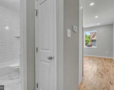 410 Diamond Street - Photo Thumbnail 5