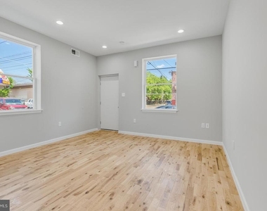 410 Diamond Street - Photo Thumbnail 3