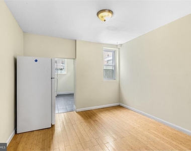 2033 E Letterly Street - Photo Thumbnail 3
