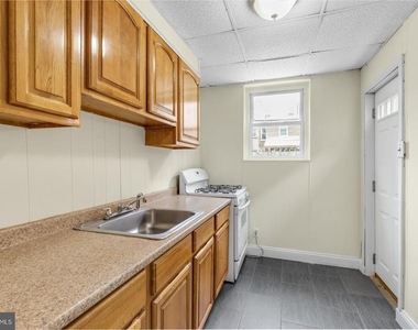 2033 E Letterly Street - Photo Thumbnail 6