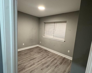 1813 S 23rd Street - Photo Thumbnail 7