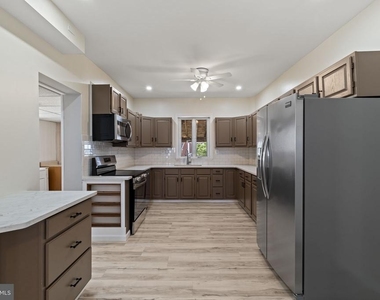 106 W 5th Street - Photo Thumbnail 8