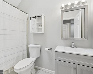 606 Coates Lane - Photo Thumbnail 3