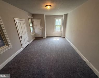 310 N Charlotte Street - Photo Thumbnail 12