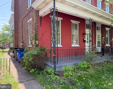 310 N Charlotte Street - Photo Thumbnail 1
