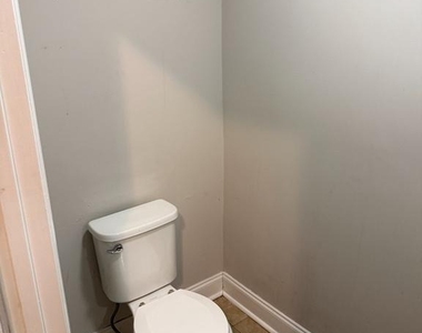 310 N Charlotte Street - Photo Thumbnail 8