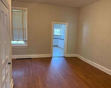 310 N Charlotte Street - Photo Thumbnail 6