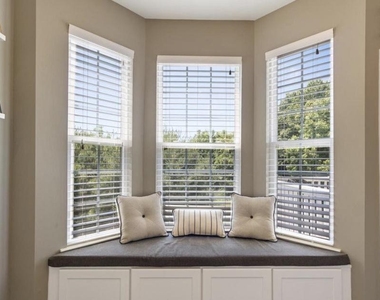 185 Westbrook Drive - Photo Thumbnail 7