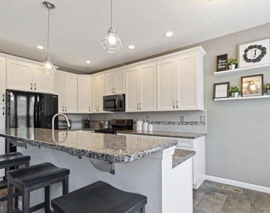 185 Westbrook Drive - Photo Thumbnail 9