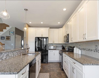 185 Westbrook Drive - Photo Thumbnail 8