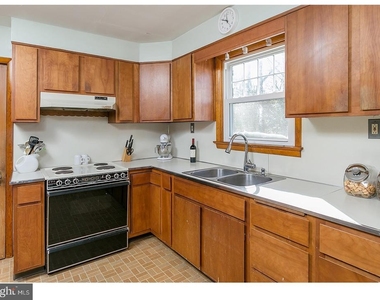 428 Lakeview Avenue - Photo Thumbnail 7