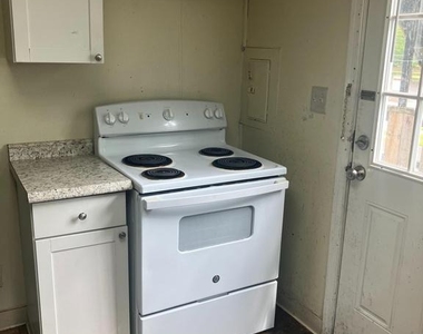 104 Market Place - Photo Thumbnail 4