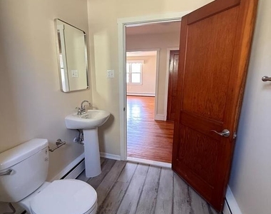 272 Elm Avenue - Photo Thumbnail 6
