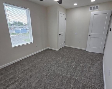 102 E Clements Bridge Road - Photo Thumbnail 6