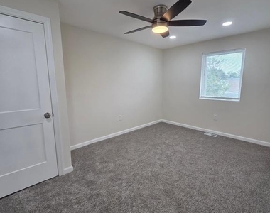102 E Clements Bridge Road - Photo Thumbnail 5
