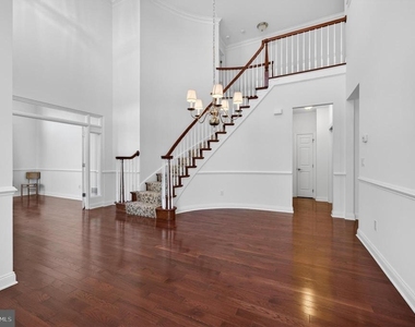304 Dye Way - Photo Thumbnail 3