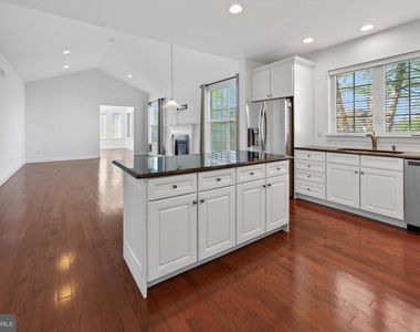 304 Dye Way - Photo Thumbnail 6