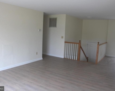 29239 Corbin Parkway - Photo Thumbnail 8