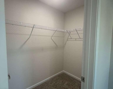 713 Riguard Way - Photo Thumbnail 27
