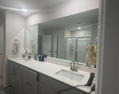 713 Riguard Way - Photo Thumbnail 29