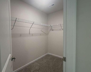713 Riguard Way - Photo Thumbnail 25