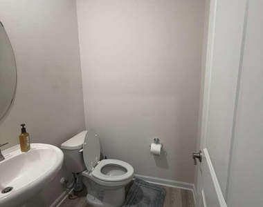 713 Riguard Way - Photo Thumbnail 35