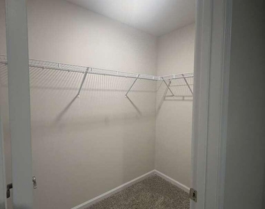713 Riguard Way - Photo Thumbnail 26