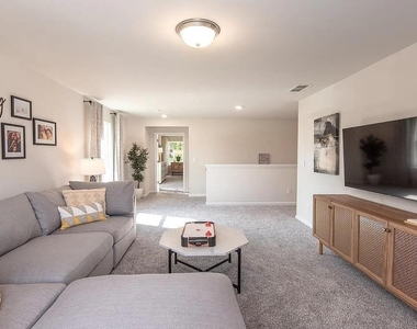 713 Riguard Way - Photo Thumbnail 2