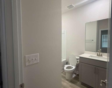 713 Riguard Way - Photo Thumbnail 32