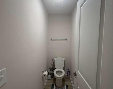 713 Riguard Way - Photo Thumbnail 36