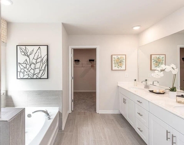713 Riguard Way - Photo Thumbnail 10