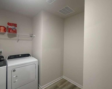 713 Riguard Way - Photo Thumbnail 20