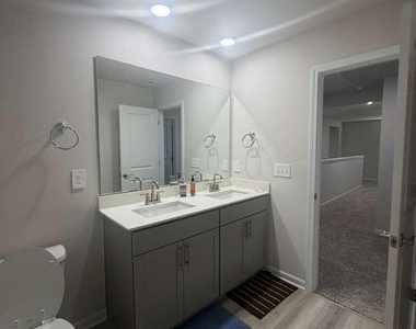713 Riguard Way - Photo Thumbnail 33