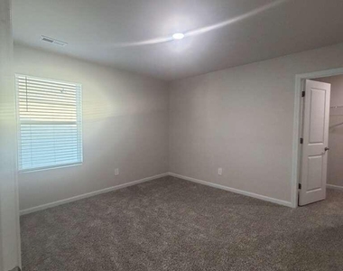 713 Riguard Way - Photo Thumbnail 15