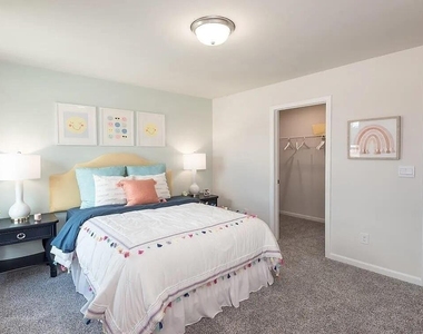 713 Riguard Way - Photo Thumbnail 9