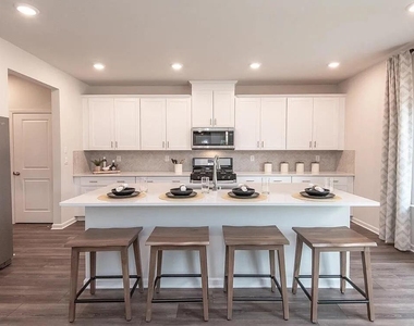 713 Riguard Way - Photo Thumbnail 4