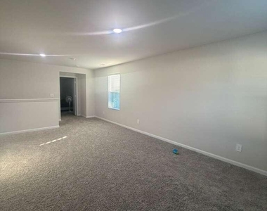 713 Riguard Way - Photo Thumbnail 17