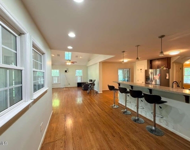 109 E Seve Court - Photo Thumbnail 4