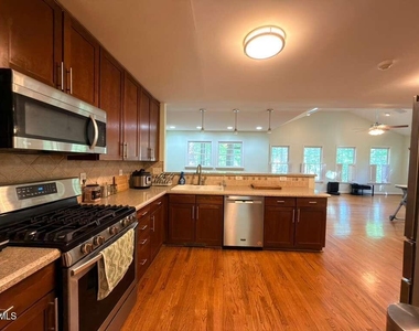 109 E Seve Court - Photo Thumbnail 10