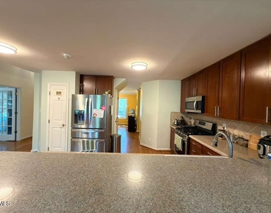 109 E Seve Court - Photo Thumbnail 11