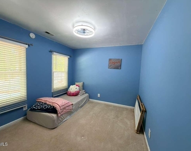 109 E Seve Court - Photo Thumbnail 16