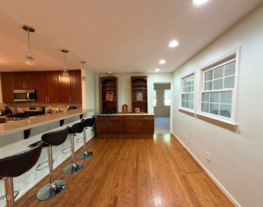 109 E Seve Court - Photo Thumbnail 8