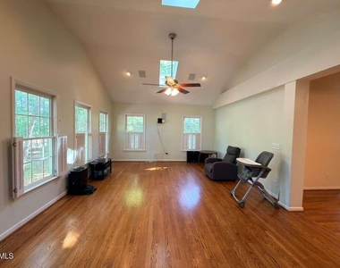 109 E Seve Court - Photo Thumbnail 7