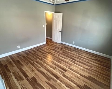 250 E 7th Street - Photo Thumbnail 12