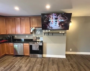 250 E 7th Street - Photo Thumbnail 8