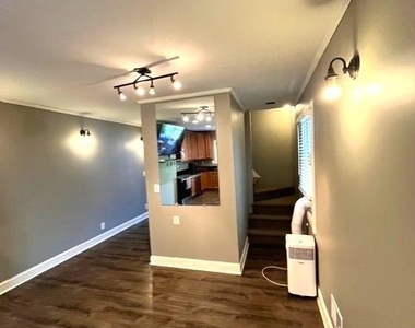 250 E 7th Street - Photo Thumbnail 7