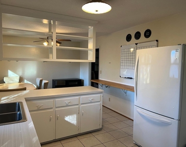 708 Austin Avenue - Photo Thumbnail 5
